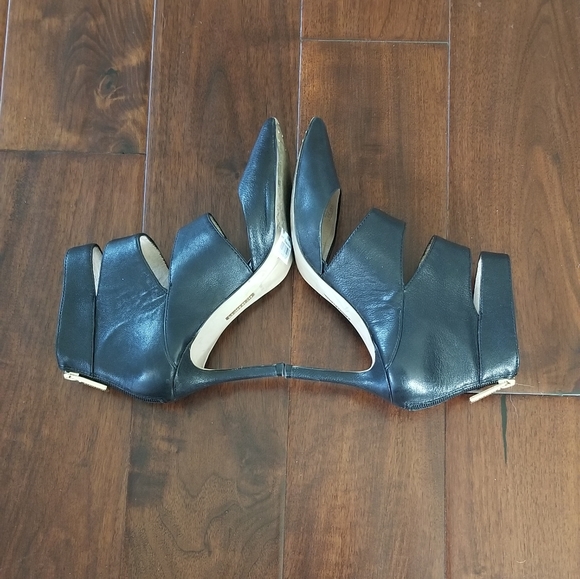 LOUISE ET CIE "Sarmienta" Black Leather Pointy Toe Booties - Size 6 - Picture 4 of 12